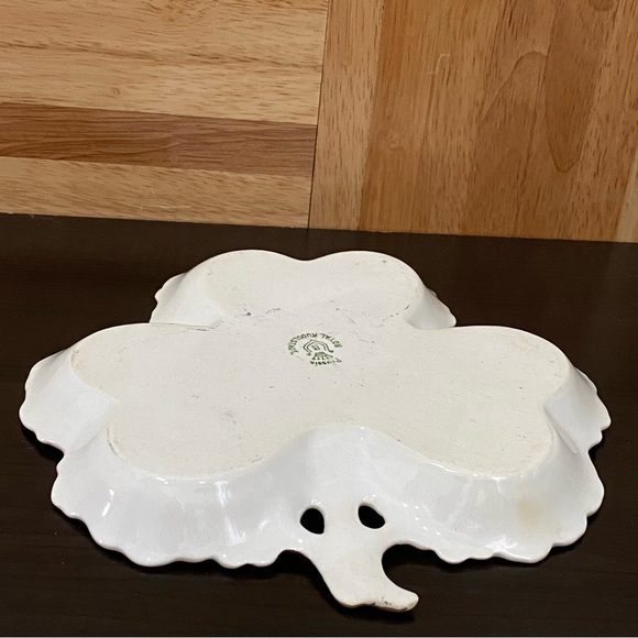 Vintage ROYAL RUDOLSTADT Prussia Hand-painted Clover leaf shaped Dish - Picture 8 of 11